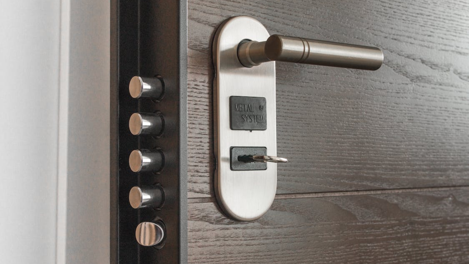 A door lever handle for an indoor door