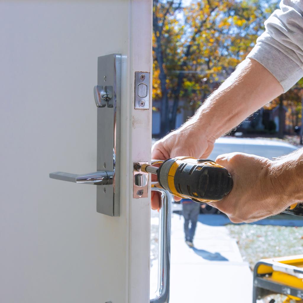 Emergency lockout service at a DC apartment building entrance