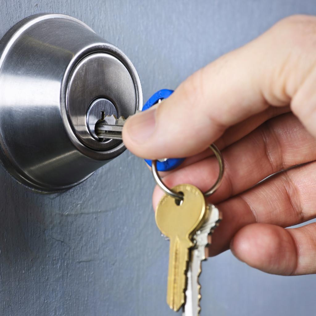 MacArthur Locks & Doors technician providing property management locksmith services in Washington
